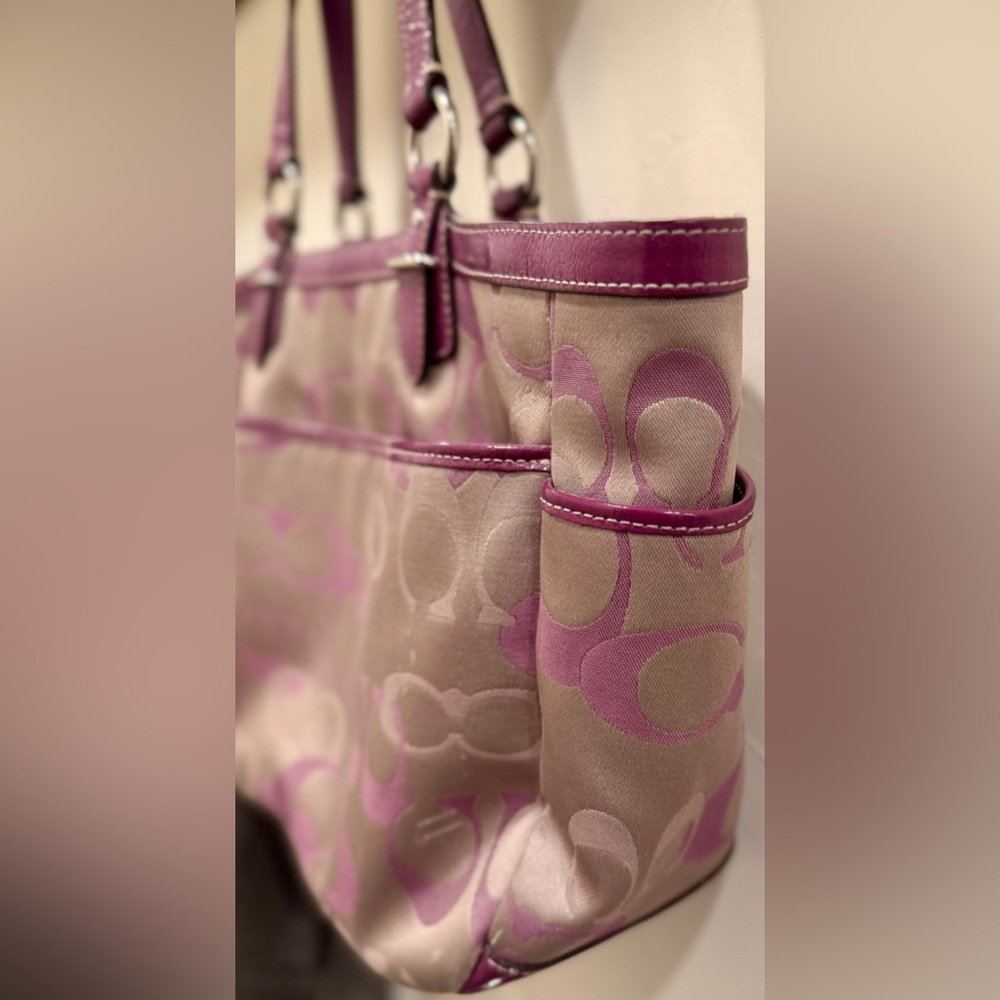 Coach Signature Canvas Tote Bag Purple Patent Leather Trim Shoulder Bag - Picture 10 of 10